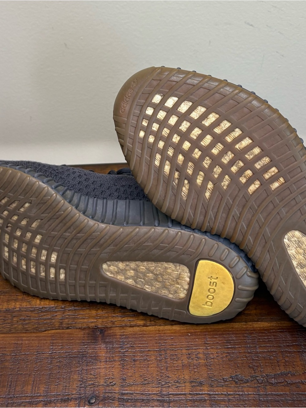 Women’s Size 7.5 Adidas Yeezy Boost 350 In “ Cider” Colorway - Picture 5 of 10